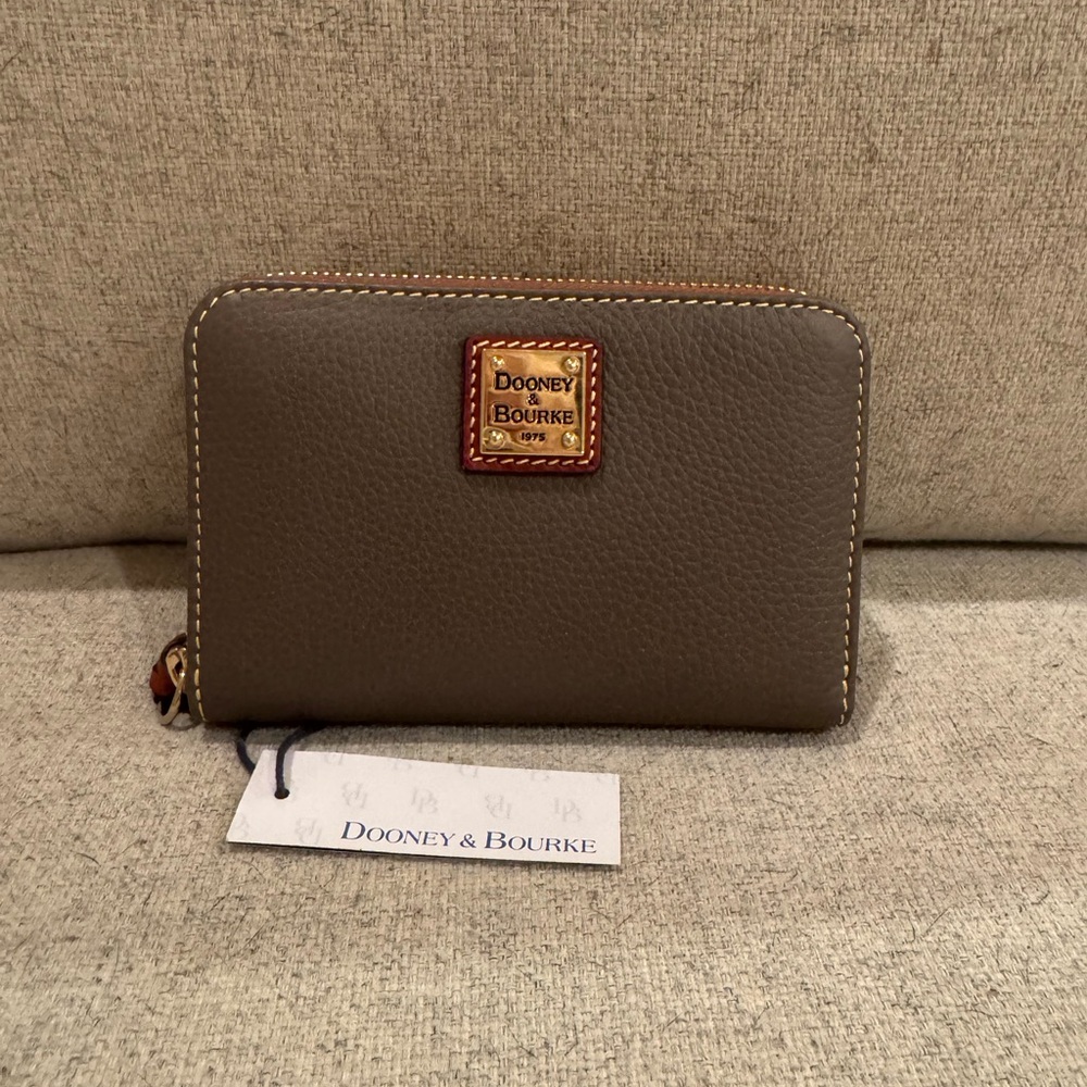 Dooney & Bourke Pebble Grain Leather Medium Wallet Elephant New with Tags